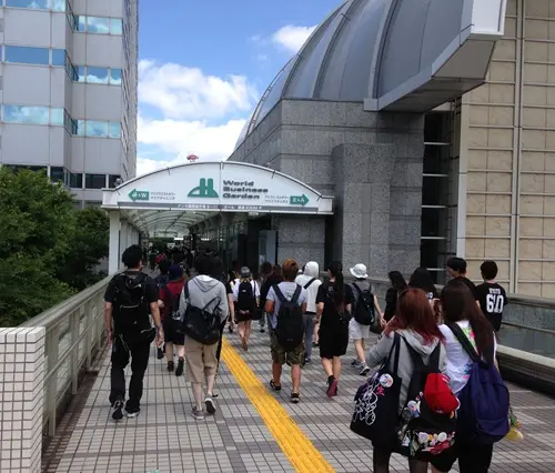 幕張メッセへ向かう道